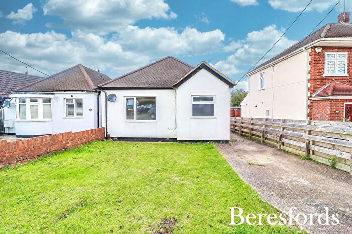 2 Bedroom Detached House For Sale In The Crescent, Upminster, RM14