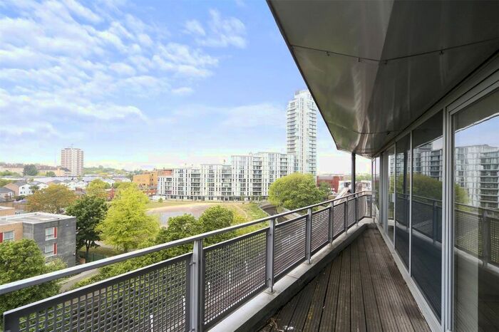 2 Bedroom Flat To Rent In Deals Gateway, London, SE13