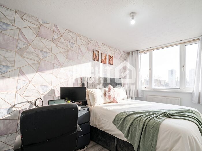 2 Bedroom Flat To Rent In Bed Flat, Maidstone House, Carmen Street, E14