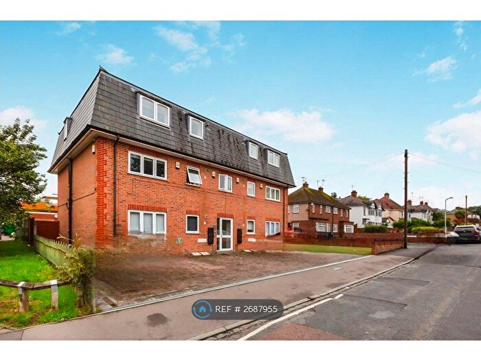2 Bedroom Flat To Rent In Hillside Avenue, Gravesend, DA12