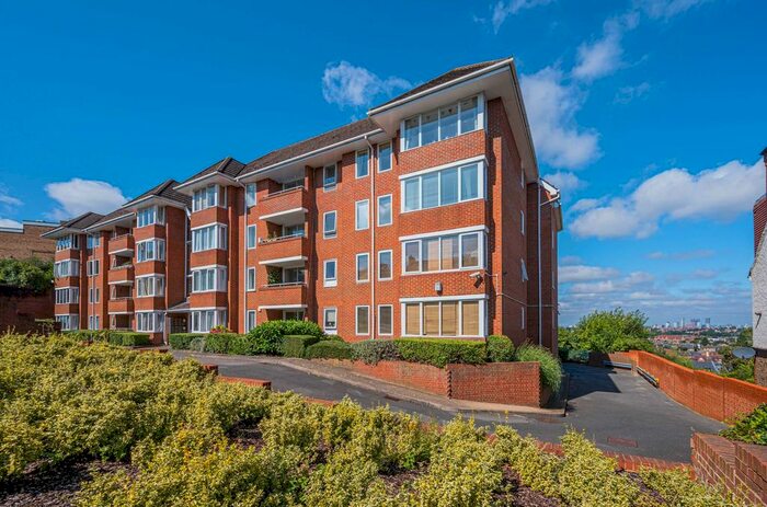 2 Bedroom Flat To Rent In Overhill Road, East Dulwich, London, SE22