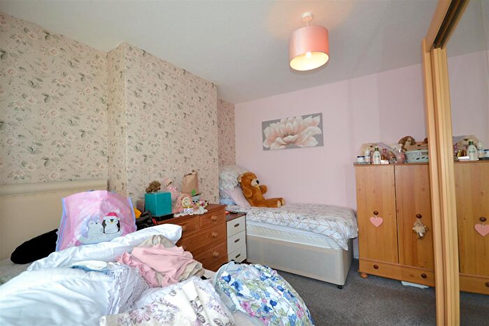 2 Bedroom Detached Bungalow For Sale In Coombe Avenue, Weymouth, DT4