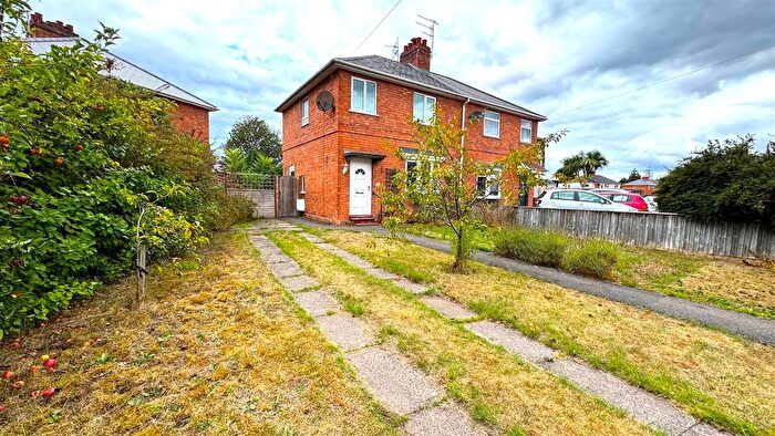 3 Bedroom Semi-Detached House For Sale In Boughton Avenue, Worcester, WR2