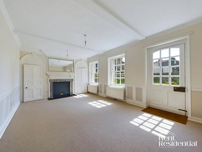 2 Bedroom Apartment To Rent In The Precinct, Deanery Gate The Precinct, ME1