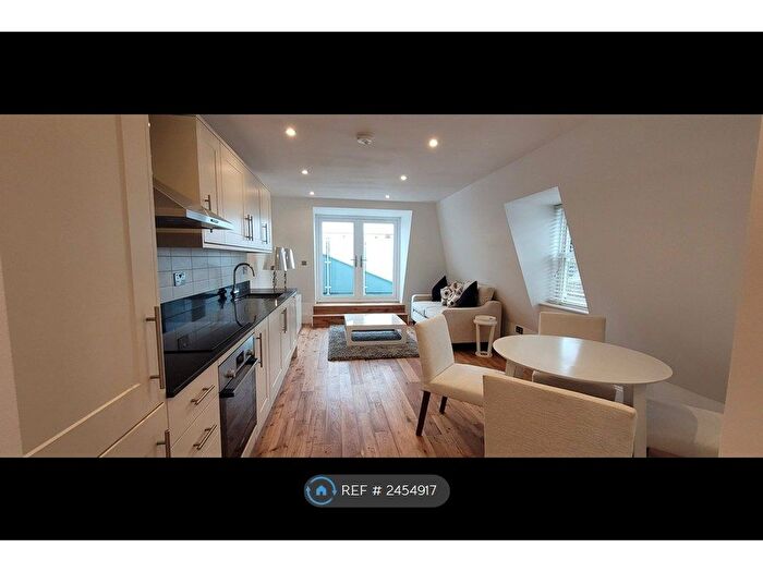 1 Bedroom Flat To Rent In Oakmead Road, London, SW12
