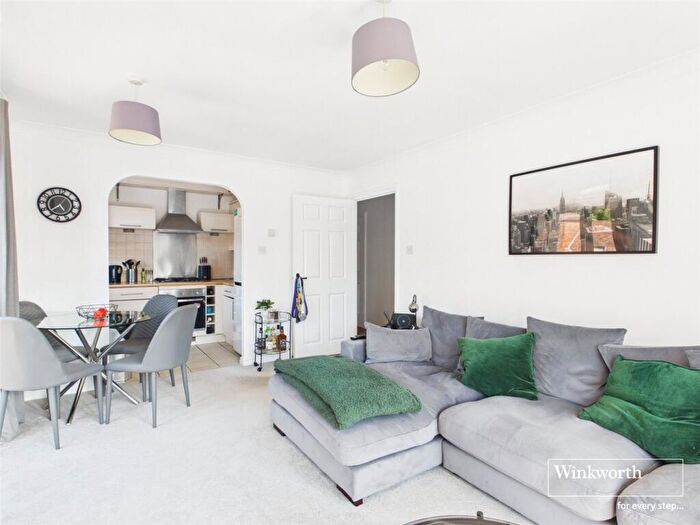 2 Bedroom Apartment For Sale In Market Street, Newbury, Berkshire, RG14