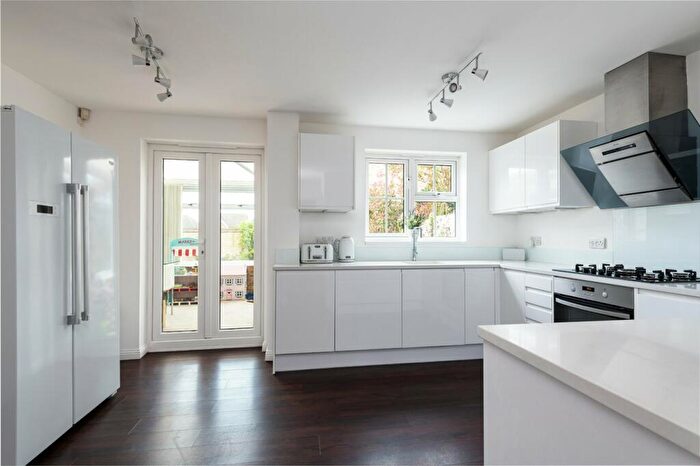 4 Bedroom Detached House For Sale In Grenadier Close, Rainham Gillingham, ME8