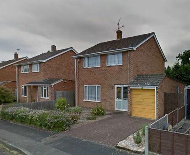 4 Bedroom Detached House To Rent In Haywood Drive, Fleet, GU52