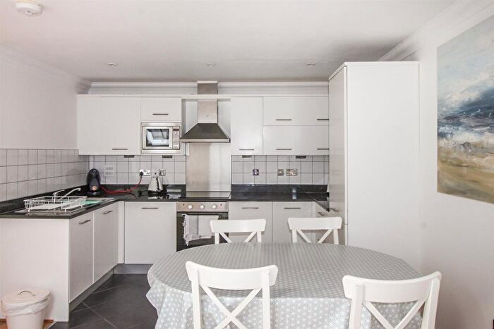 2 Bedroom Flat To Rent In River Bank, East Molesey, KT8