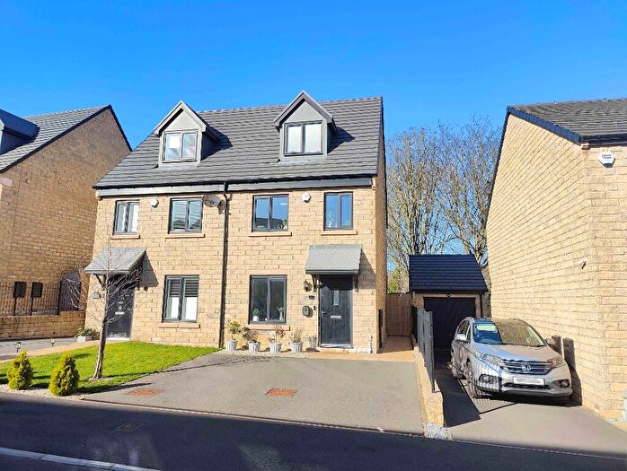 3 Bedroom Semi-Detached House For Sale In Brooke Avenue, Hipperholme, HX3