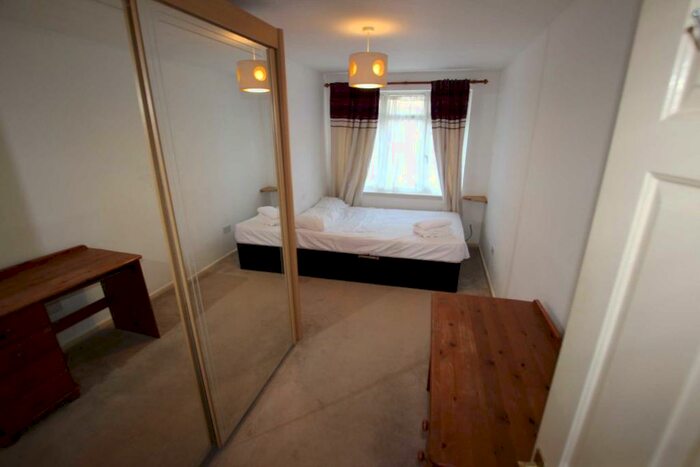 Studio To Rent In Redhatch Drive, Reading, RG6