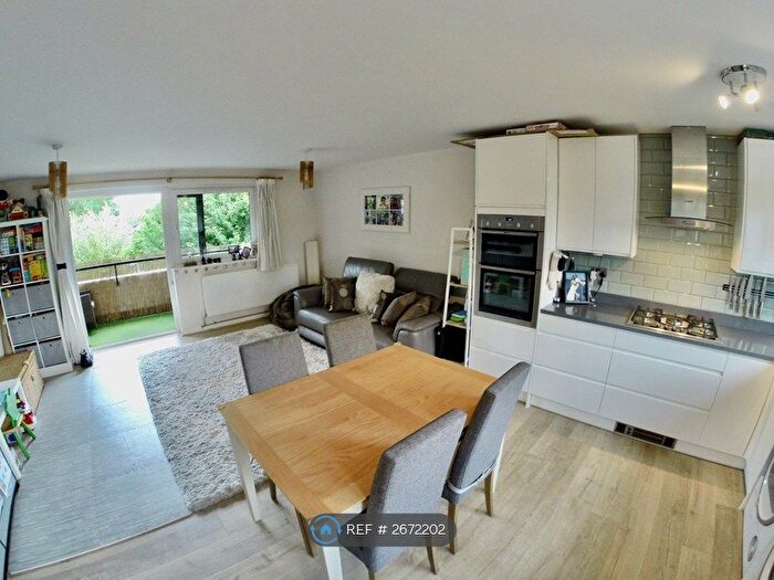 3 Bedroom Flat To Rent In Ericcson Close, Wandsworth, SW18