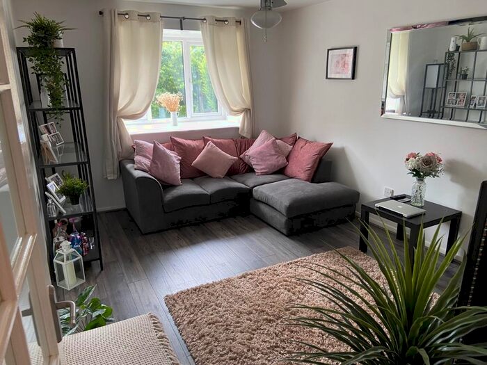 1 Bedroom Flat To Rent In Wingrove Drive, Purfleet, RM19