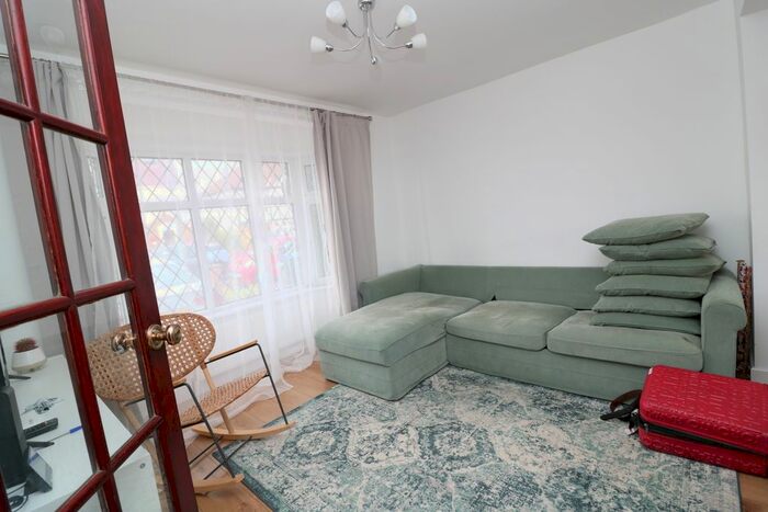 3 Bedroom Semi-Detached House To Rent In Hollybush Road, London, KT2