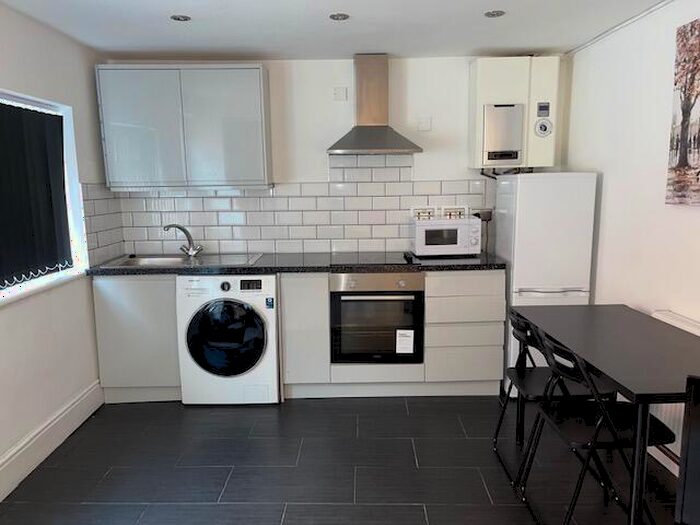 1 Bedroom Flat To Rent In Albany Road, Earlsdon, Coventry, CV5