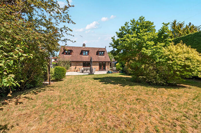 4 Bedroom Detached House For Sale In Sheldons Lane, Hook, Hampshire, RG27