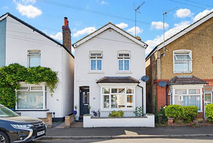 3 Bedroom Detached House For Sale In Binfield Road, Byfleet, KT14