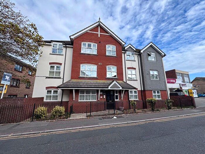 2 Bedroom Apartment To Rent In Seabourne Road, Bournemouth, BH5