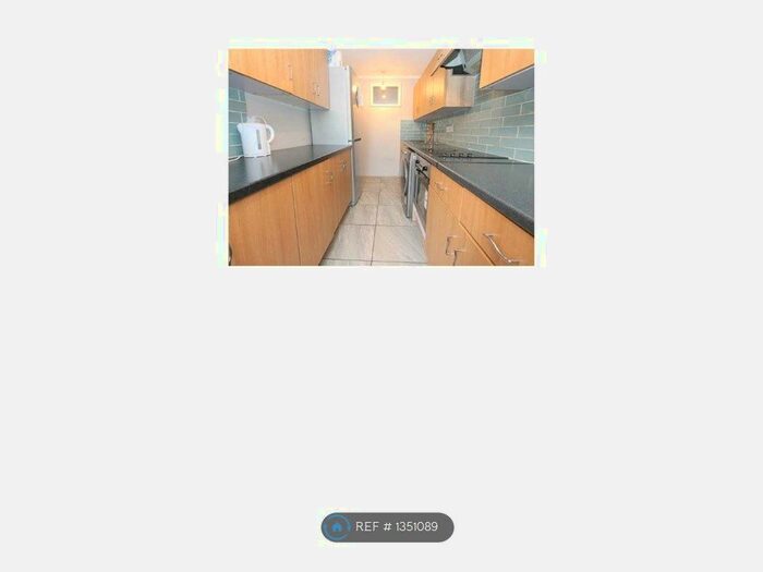 2 Bedroom Flat To Rent In Basinghall Gardens, Sutton, SM2