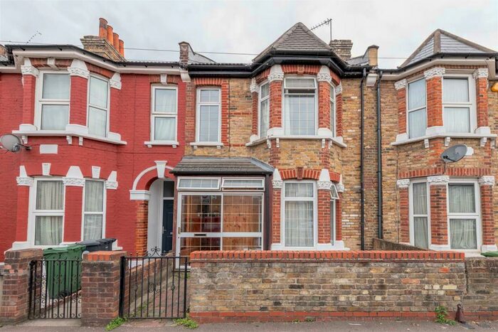 2 Bedroom Apartment To Rent In Westbury Road, Walthamstow, E17