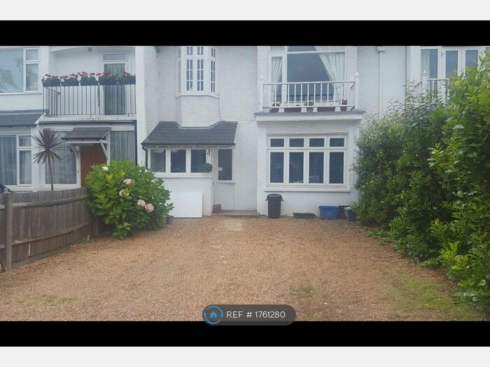 2 Bedroom Maisonette To Rent In Elmers Drive, Teddington, TW11