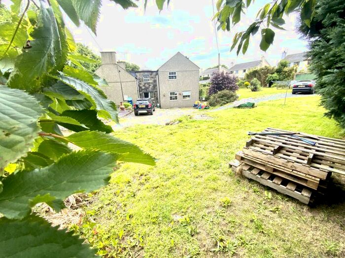 4 Bedroom Detached House For Sale In Lon Pwll Clai, Pwllheli, LL53