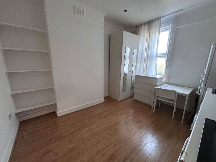 Studio To Rent In High Road, N22