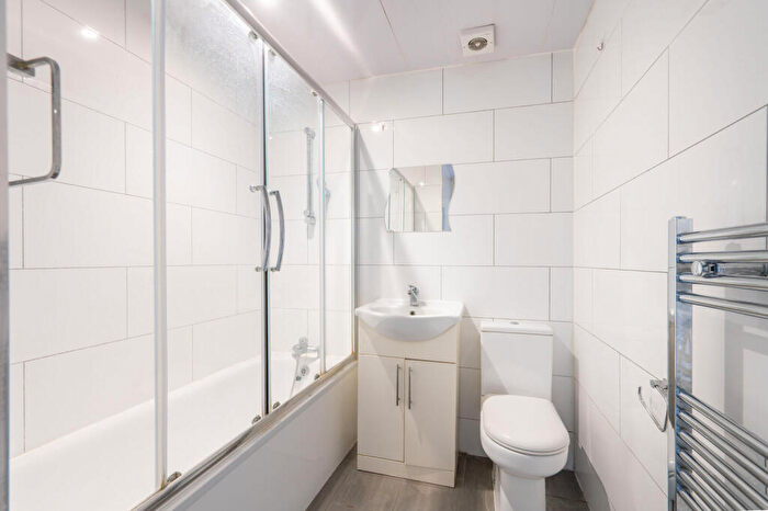 1 Bedroom Flat To Rent In High Road, Willesden, London, NW10