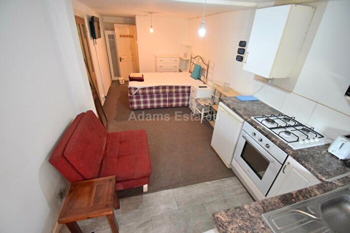 1 Bedroom Flat To Rent In Wokingham Road, Reading, RG6