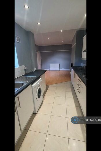 2 Bedroom Flat To Rent In Jesmond, Newcastle Upon Tyne, NE2