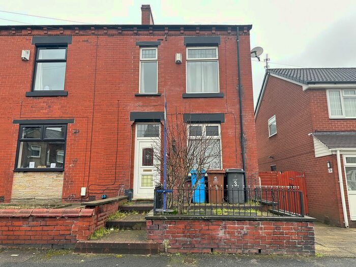 3 Bedroom Semi-Detached House To Rent In Brooklands Avenue, Oldham, Lancashire, OL9