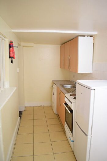 1 Bedroom Flat To Rent In New Cross Road, New Cross - Lewisham, SE14