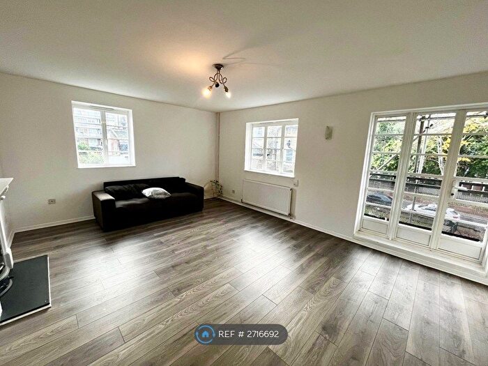 3 Bedroom Flat To Rent In Grove Lane, London, SE5