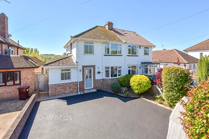 3 Bedroom Semi-Detached House For Sale In Tonbridge Road, Wateringbury, Kent, ME18