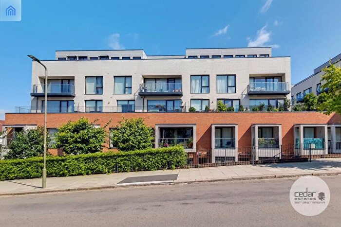 2 Bedroom Flat To Rent In Waldorf Place, Child's Hill, NW2