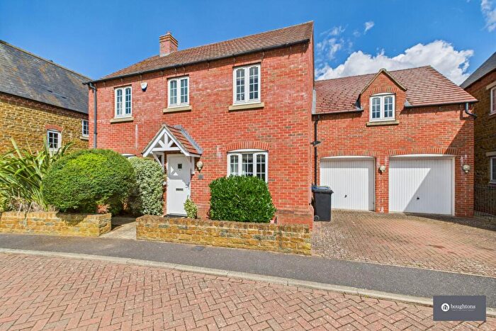 4 Bedroom Detached House For Sale In Rochester Close, Middleton Cheney, OX17