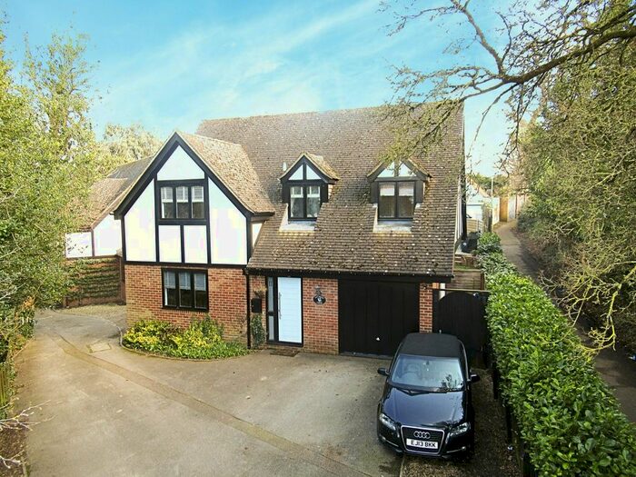 4 Bedroom Detached House To Rent In Welwyn Road, Hertford, SG14