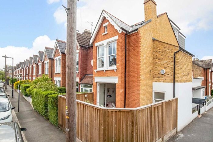 4 Bedroom Semi-Detached House To Rent In Waveney Avenue, Peckham Rye, SE15