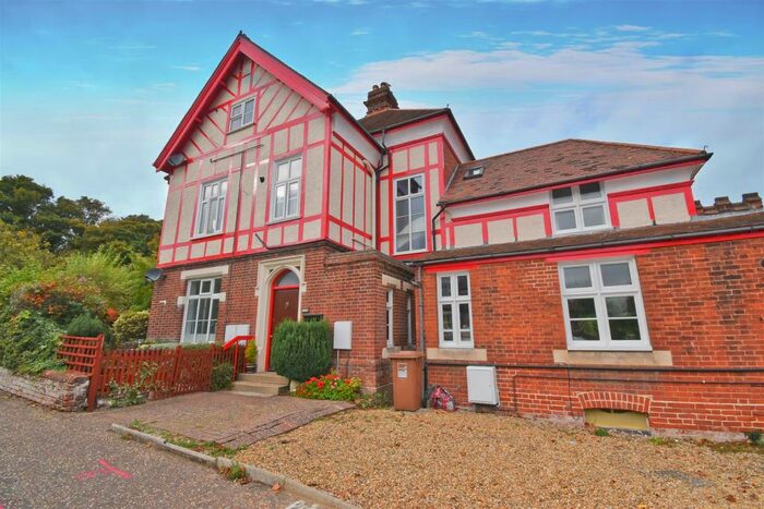 2 Bedroom Apartment To Rent In Cliff Avenue, Cromer, NR27