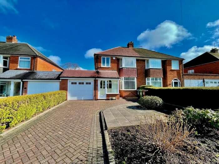 3 Bedroom Semi-Detached House To Rent In Windsor Drive, Solihull, B92