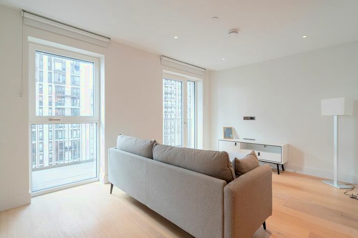 2 Bedroom Flat To Rent In White City Living, Parkside Apartments, Cascade Way, White City, W12