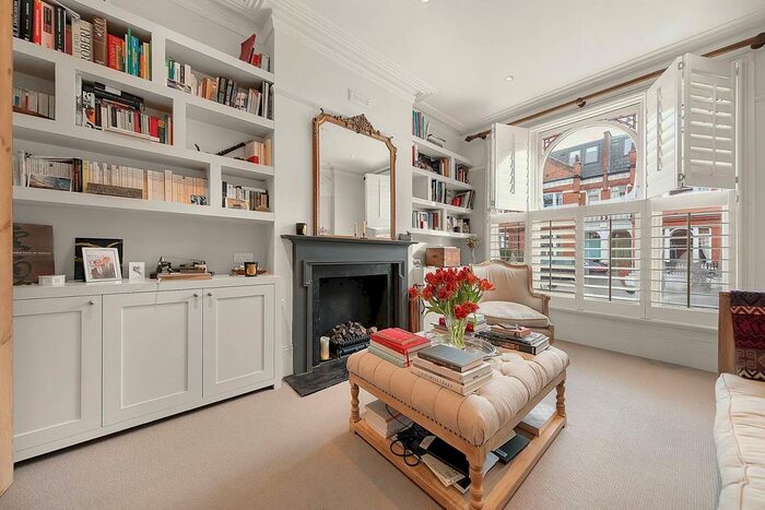 2 Bedroom Flat For Sale In Bovingdon Road, Fulham, London, SW6