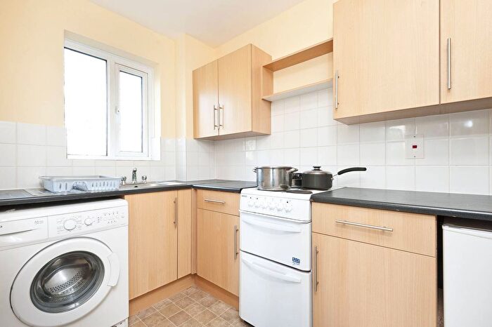2 Bedroom Flat To Rent In Glyn Avenue, East Barnet, Barnet, EN4