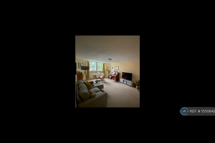 2 Bedroom Flat To Rent In West Cliffe Grove, Harrogate, HG2