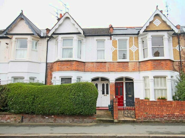 2 Bedroom Flat To Rent In Third Cross Road, Twickenham, TW2