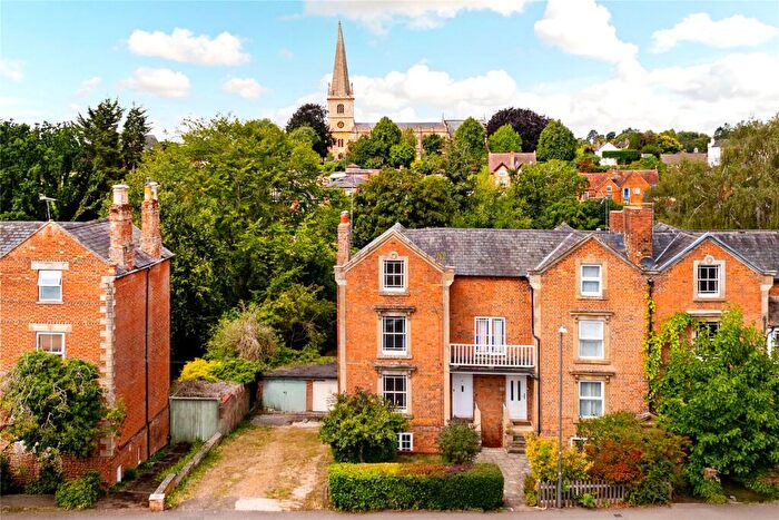 4 Bedroom End Of Terrace House For Sale In Chandos Road, Buckingham, Buckinghamshire, MK18