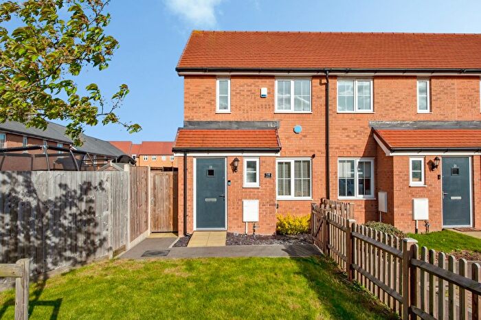 2 Bedroom End Terrace House For Sale In Field Lane, Gravesend, Kent, DA11