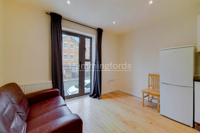 1 Bedroom Flat To Rent In Platinum Court, Cephas Avenue, Stepney Green, London, E1