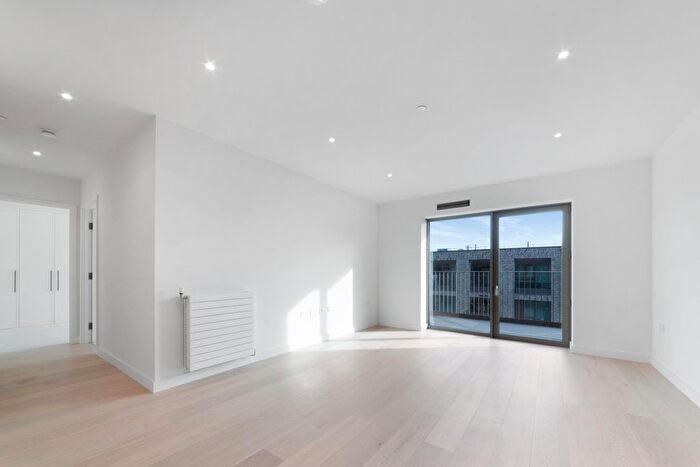 2 Bedroom Flat To Rent In Mill Building, Riverscape, London, E16