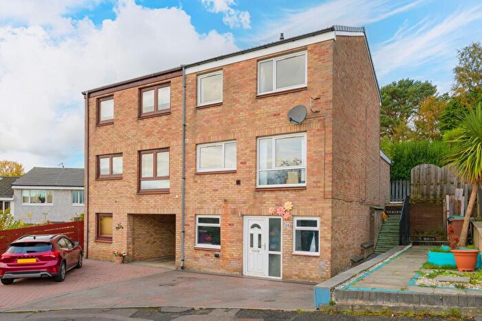 4 Bedroom Town House For Sale In Alder Grove, Dunfermline, KY11